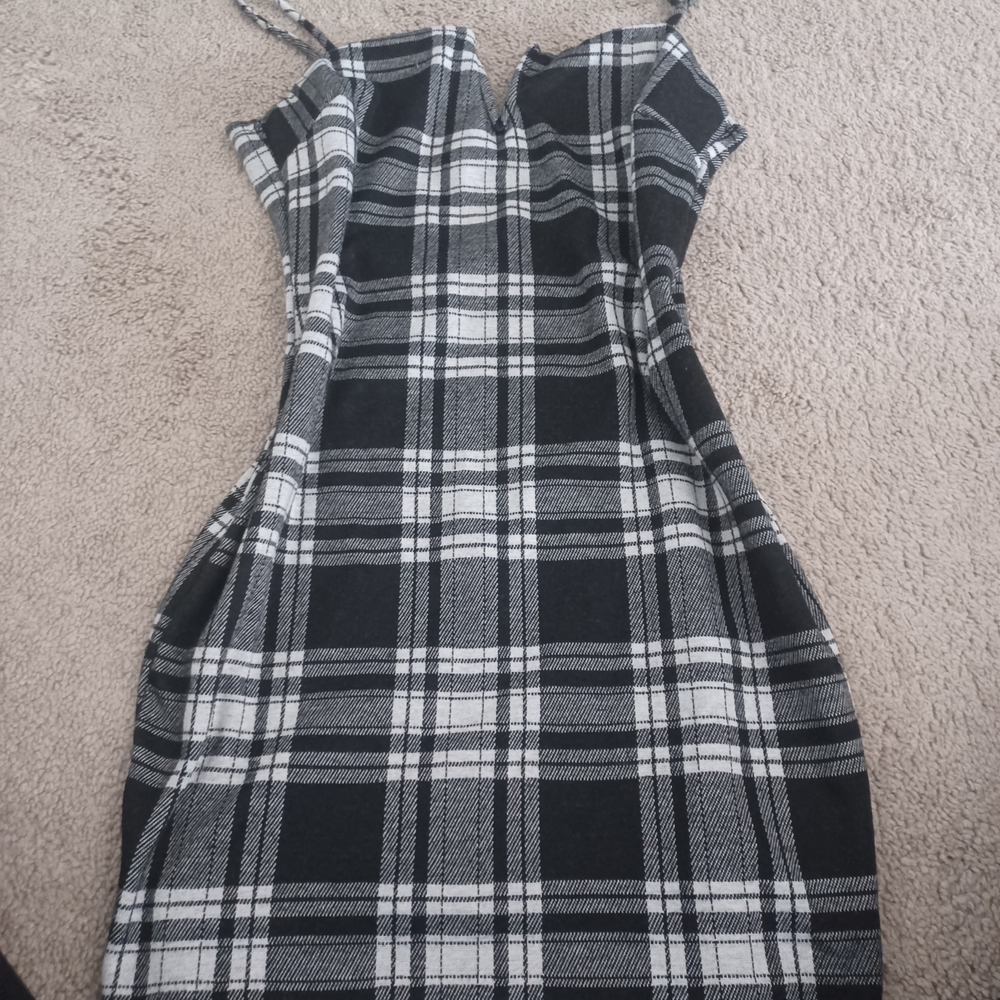 Black and White Sleeveless Sheath Mini Dress